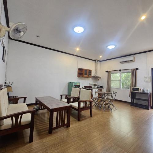 ali xayathit apartment and hotel