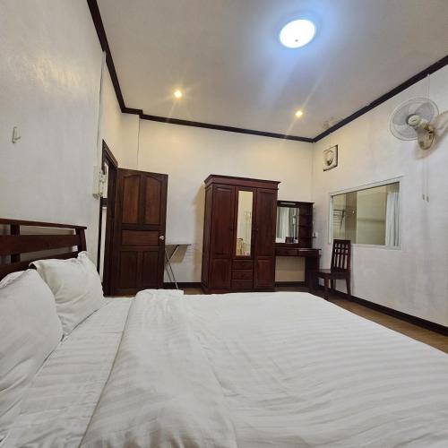 ali xayathit apartment and hotel