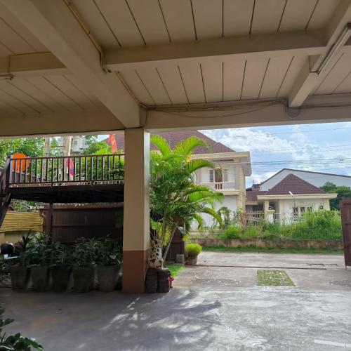 ali xayathit apartment and hotel