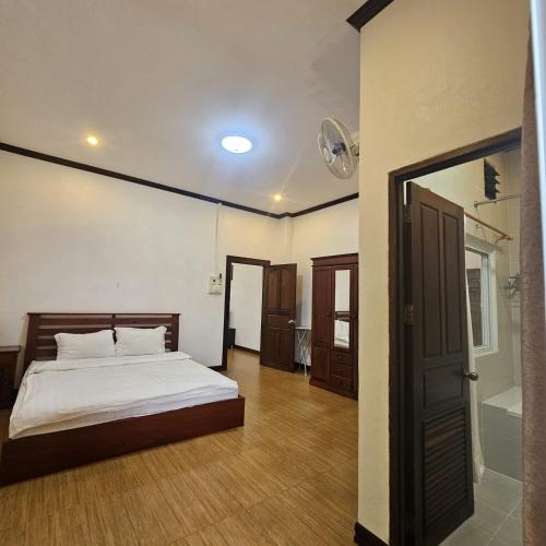 ali xayathit apartment and hotel