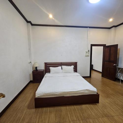 ali xayathit apartment and hotel