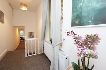 Cardiff Guesthouse & On-Street Parking,,2 star
