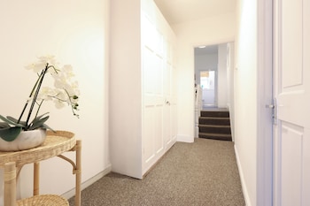 cardiff guesthouse and on street parking