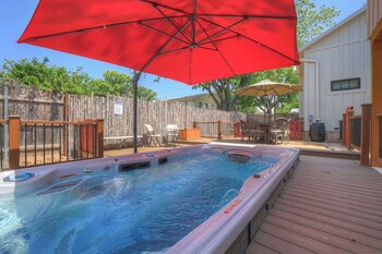 casa blanca swim spa steps to main street