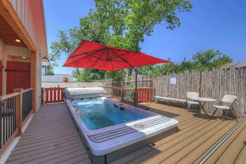 casa blanca swim spa steps to main street