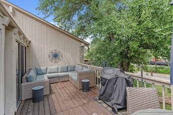 Lakeside Condo Retreat In Horseshoe Bay,101 Cove West #205,3 star