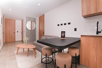 metropolitan living by housy