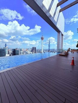 the platinum klcc by skyscraper