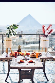 legend pyramids inn