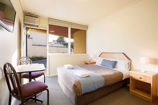 nightcap at monash hotel