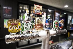 Vale Hotel,Cluden>>Aitkenvale,3 star