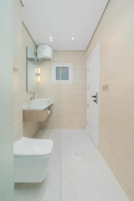 a spacious 2 br property with luxury details