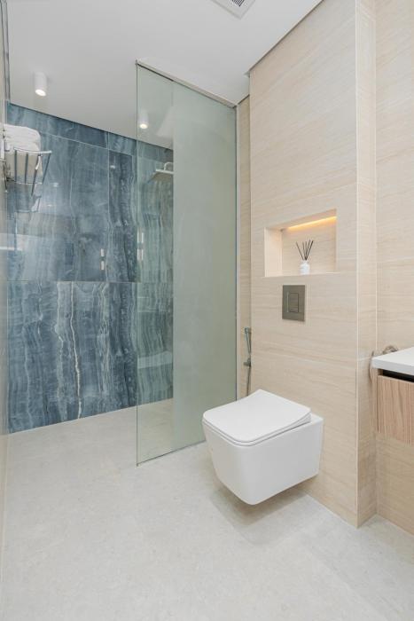 a spacious 2 br property with luxury details