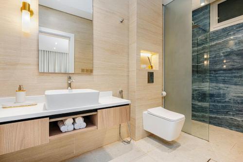 a spacious 2 br property with luxury details