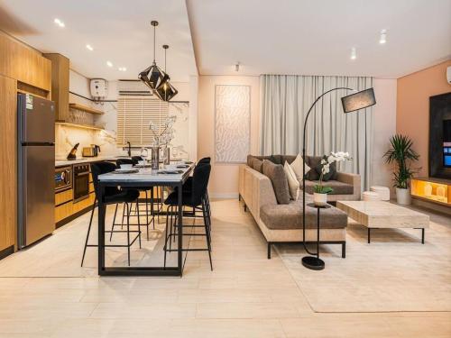 apartment refined and luxurious in almughrizat
