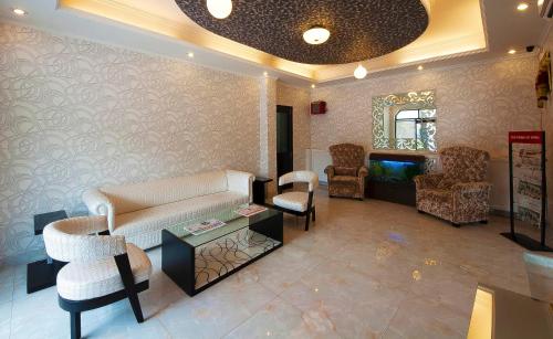 pitrashish only suite