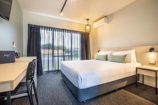 Nightcap At Excelsior Hotel,In The Suburbs,4 star