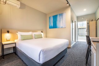 Nightcap At Excelsior Hotel,In The Suburbs,4 star