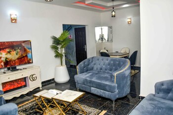 Slim Anyaiwe Apartments,,5 star