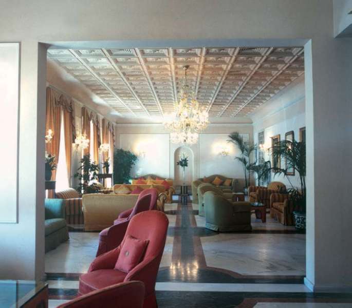 hotel plaza e de russie