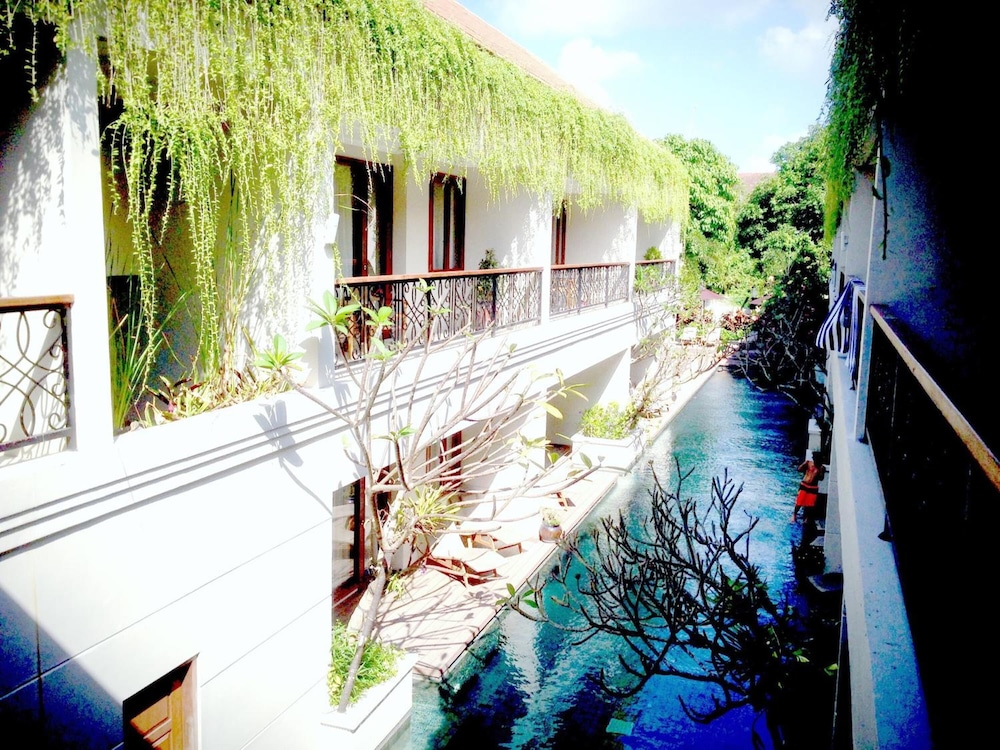 seminyak lagoon all suites hotel