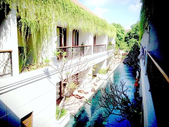 seminyak lagoon all suites hotel