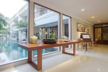 seminyak lagoon all suites hotel