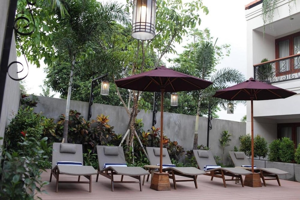 seminyak lagoon all suites hotel