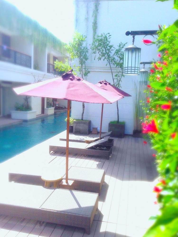 seminyak lagoon all suites hotel