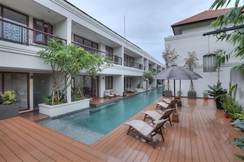 seminyak lagoon all suites hotel