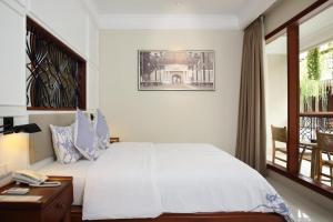 seminyak lagoon all suites hotel