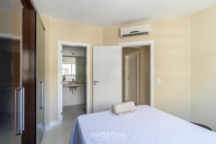 apt with private barbecue and pool pea1301