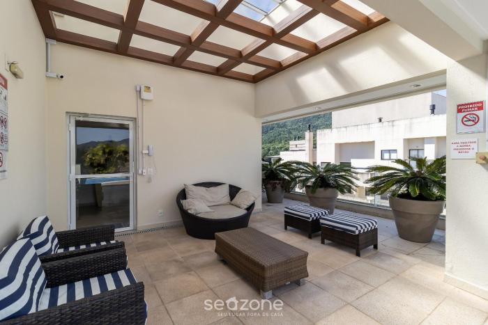 apt with private barbecue and pool pea1301