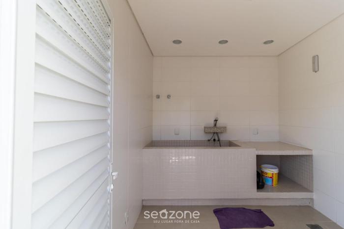 apt with private barbecue and pool pea1301
