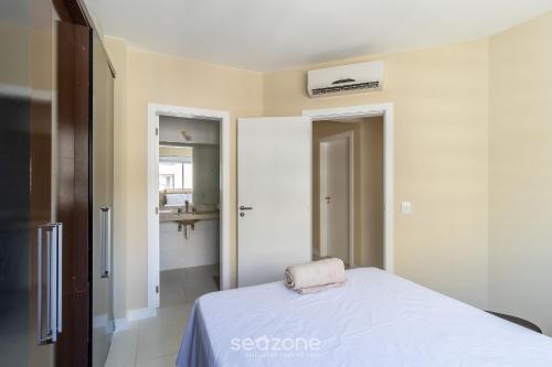 apt with private barbecue and pool pea1301