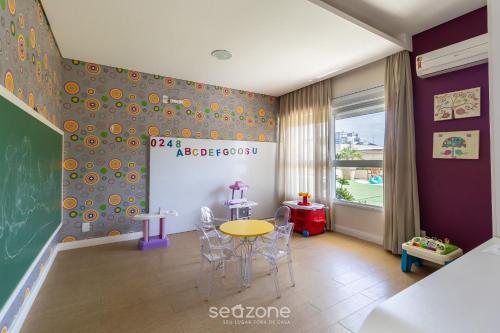 apt with private barbecue and pool pea1301
