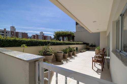 apt with private barbecue and pool pea1301
