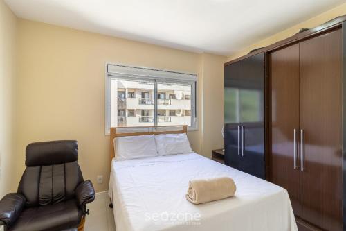 apt with private barbecue and pool pea1301