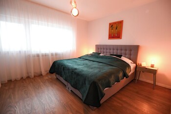 tweet apartments