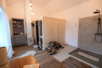 Tweet Apartments,,3 star
