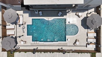 Latitude Apartments,,4 star