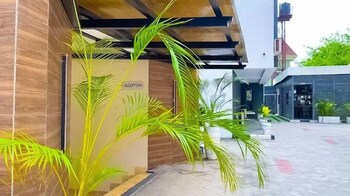 Pyramid Halal Apartments,,4 star
