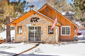 lilys bear cabin 2544