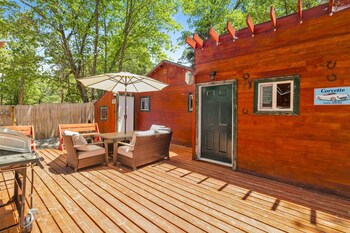lilys bear cabin 2544