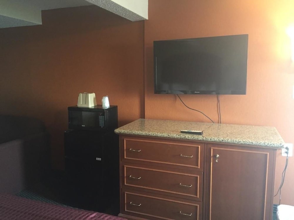 Royal Inn,Buffalo>>Amherst,2 star