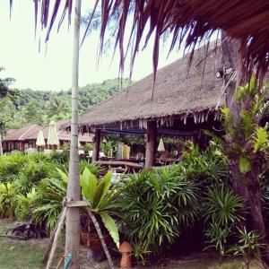 thiw son beach resort