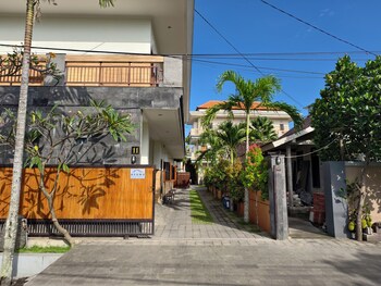 ayuna guest house