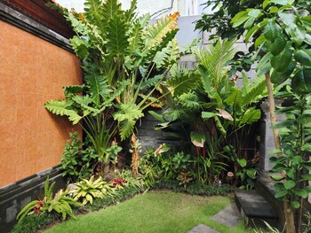 ayuna guest house