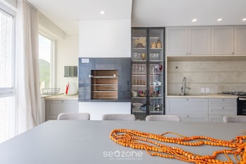 3 suite apt 280m from sea in itapema vga1002