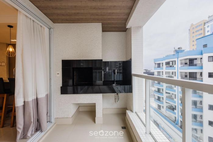 sophisticated 3br apt 200m from beach seo0702